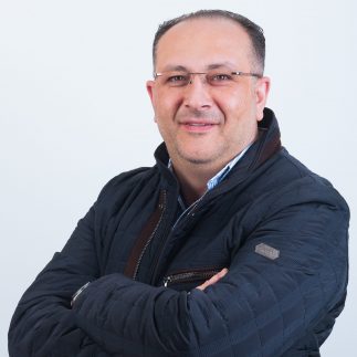 Fotograf Duisburg - Hendrich - Design & Fotografie - Bewerbung Portrait SVB Enis Sachverständiger